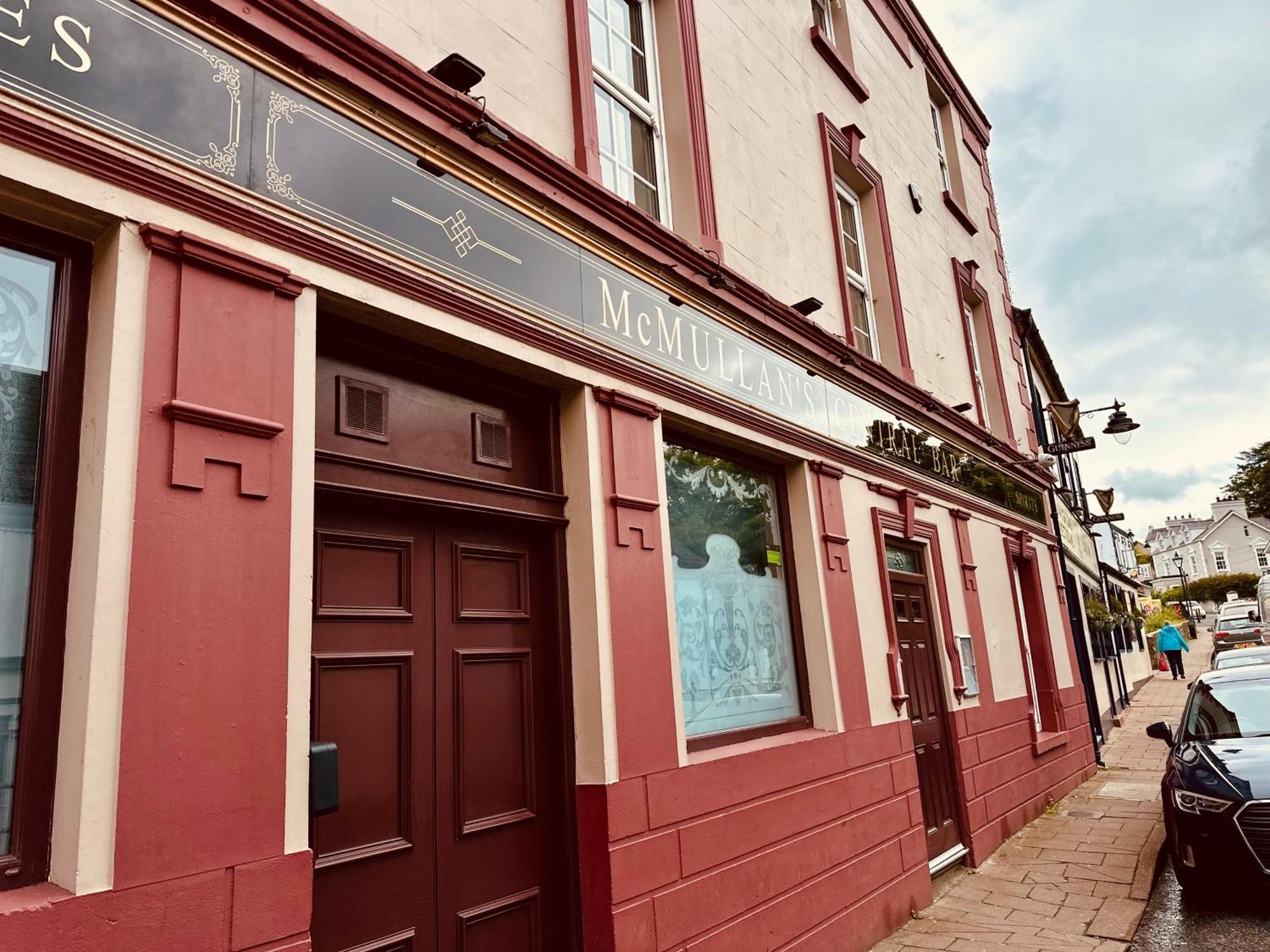 Central Bar Guesthouse Кушендолл Экстерьер фото